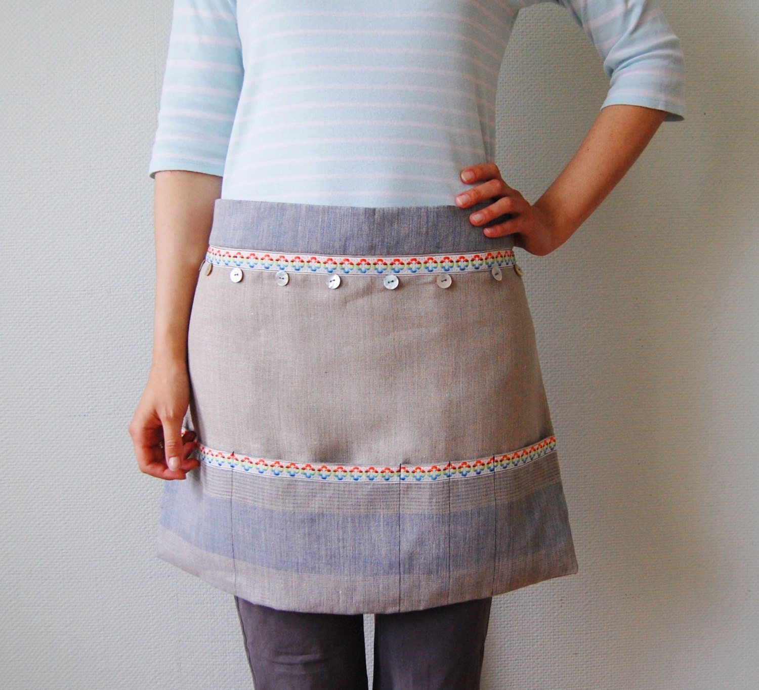 Linen apron. Garden Apron. Summer Garden. Grey garden. Children gardening apron. Linen gardening apron.