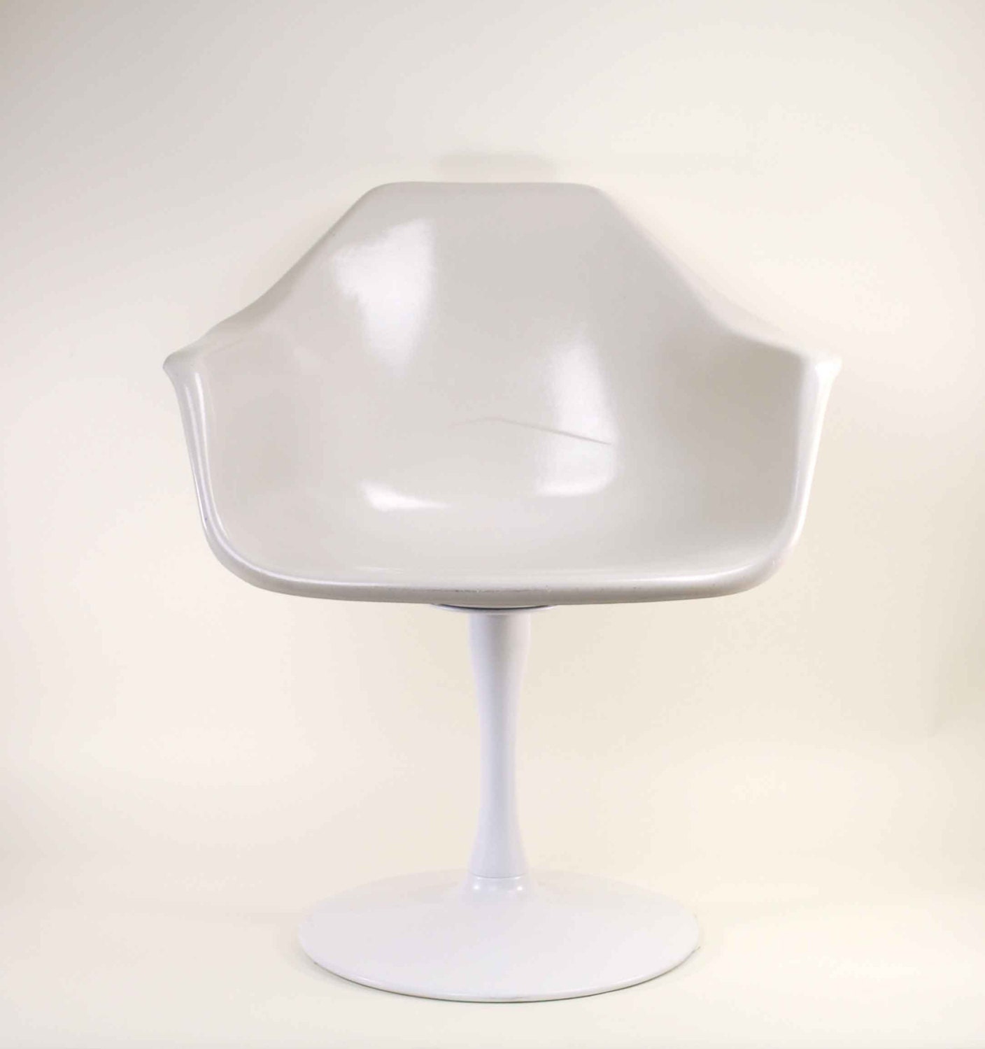 Mid-Century Tulip Chair // 1960s White Fiberglass Armchair by Burke