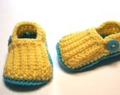 0 to 6 month baby loafers.  Knit look, Crochet in blue and yellow.  Ready to ship.  Spring summer baby booties.  Great baby shower gift.
