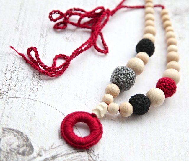 Dark red, grey and black nursing necklace with wooden ring. Mammy and baby teething ring necklace. Girls crochet necklace.