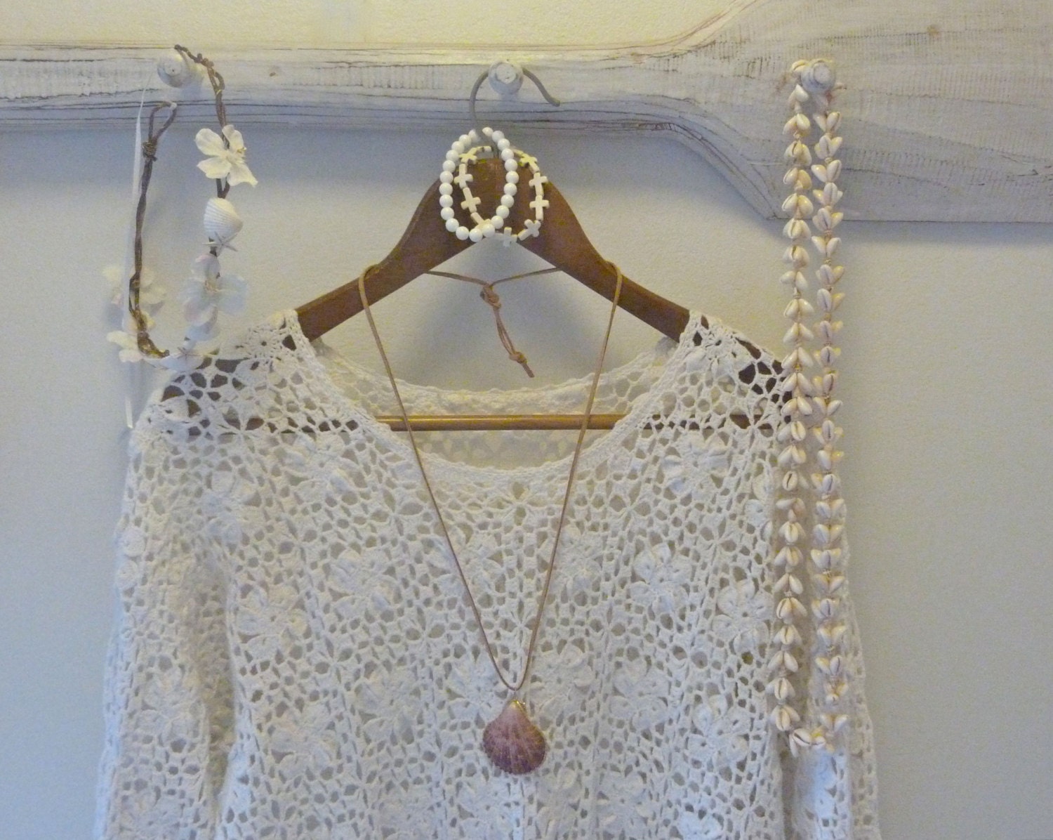 beachcomber shell necklace beach boho natural wool suede cord