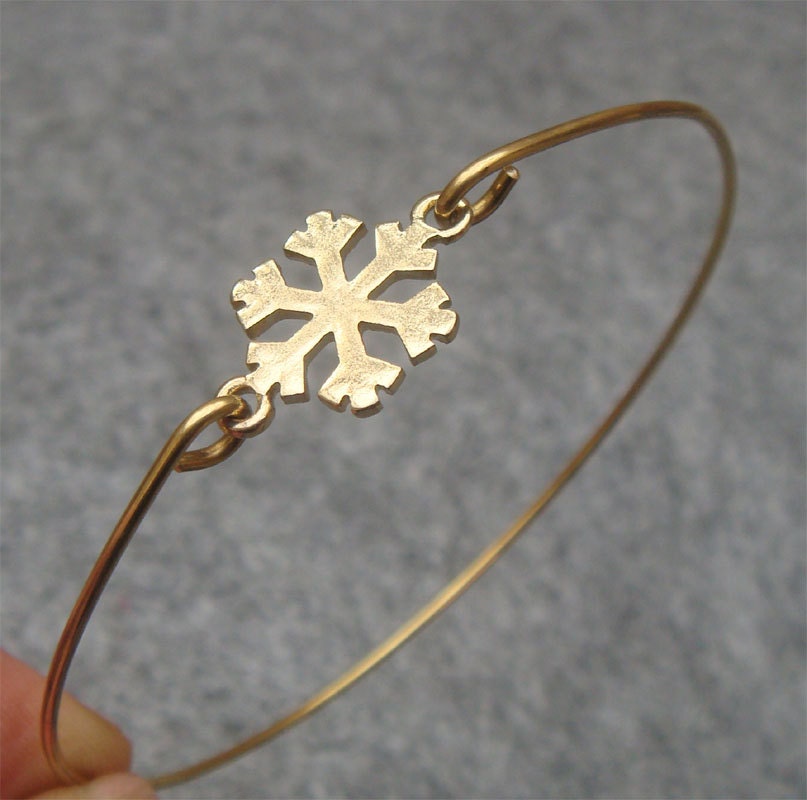 Lovely Snowflake Bangle Bracelet