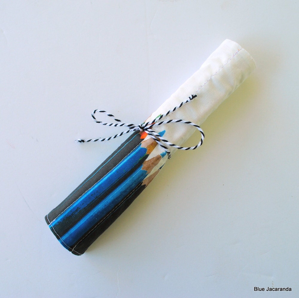 Mini Pencil Roll - Holds 7 Pencils / Crayons / Brushes / Pens / Hooks