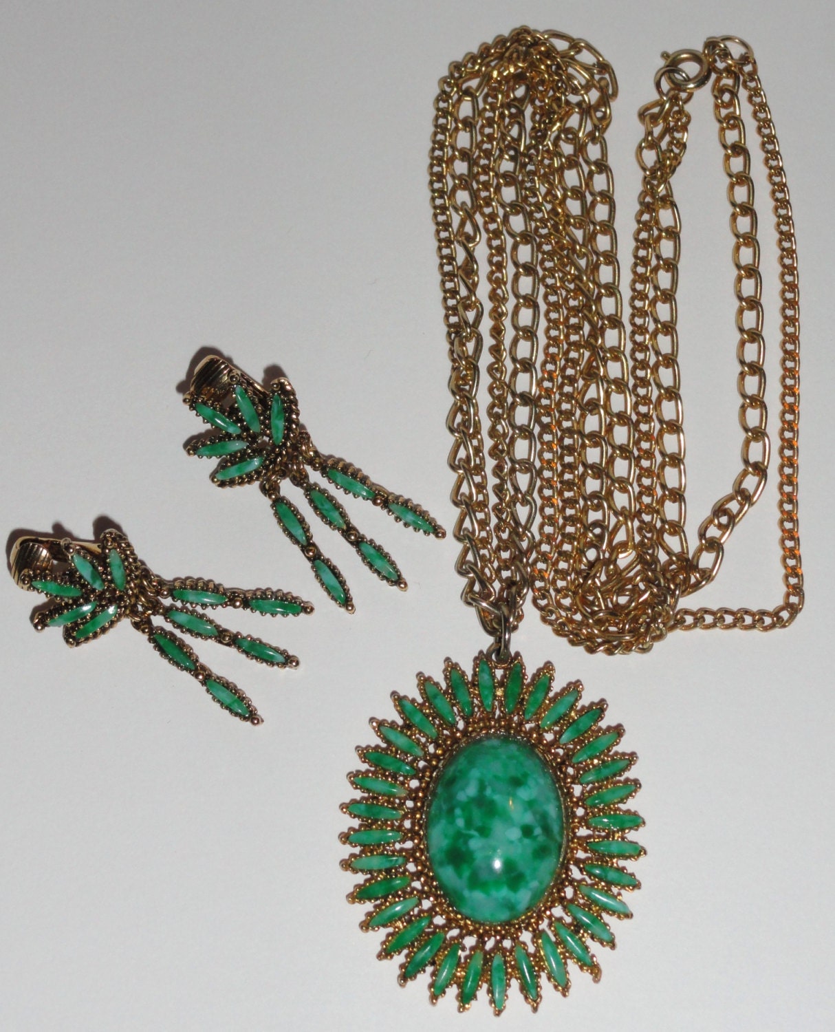 CELEBRITY Designer Signed Vintage Faux Green Jade Pendant Necklace & Earrings Demi Parure Set
