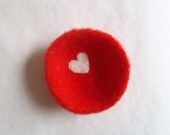 Decorative bowl with heart, red felted bowl with white heart