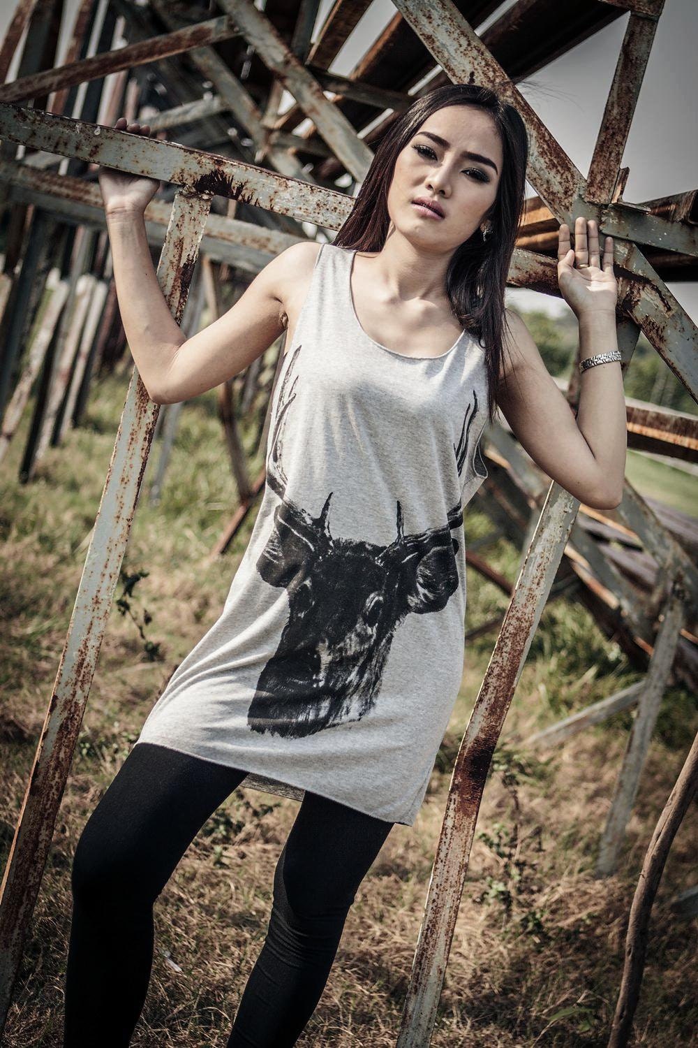 Deer gray Tank Top - deer tshirt,Tunic Unisex Shirt Vest Women Sleeveless Singlet Gray T-Shirt Size M L.