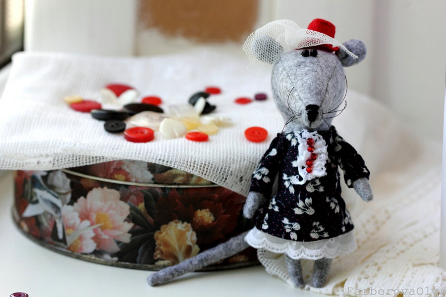 Artist Teddy Mouse - Lizzie- Friend of Teddy Bear- Dressed mouse - Collectible miniature toy - OOAK Mouse