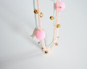 Star and pompom necklace in Pink