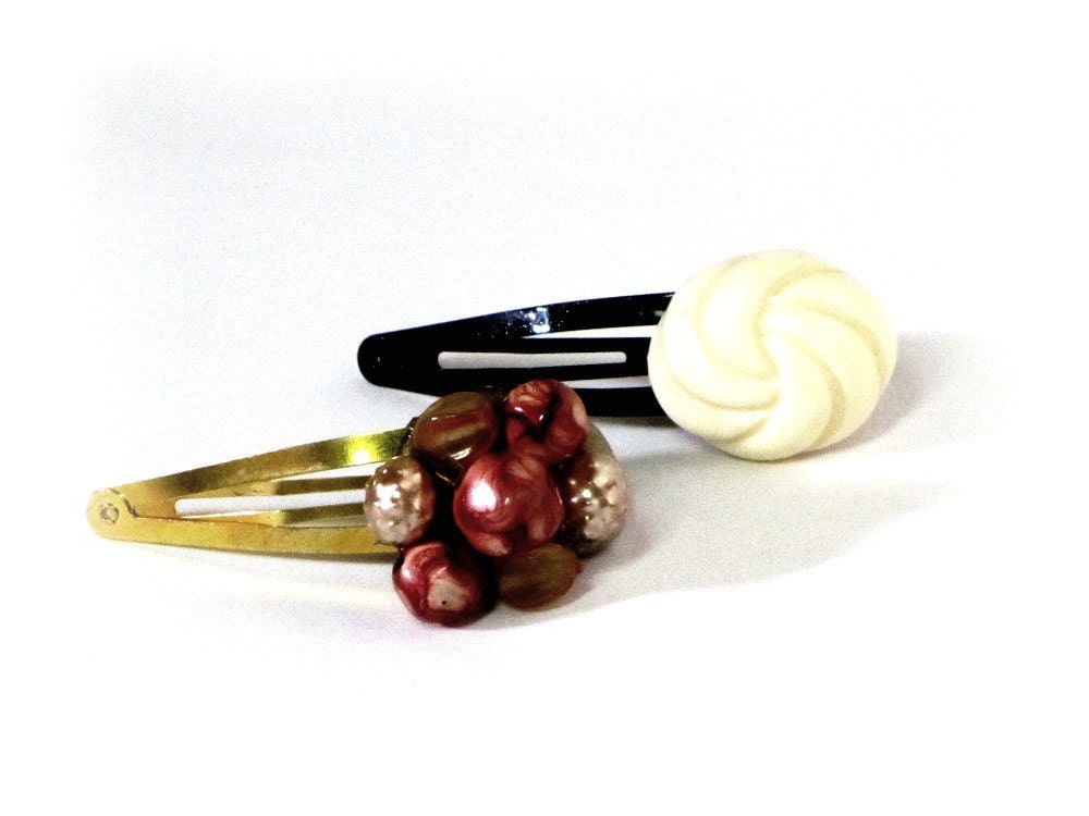 Red Cluster Bead and Ivory Swirl Hair Clips, Retro Hair Clips, Hair Jewelry, Hair Clip Set