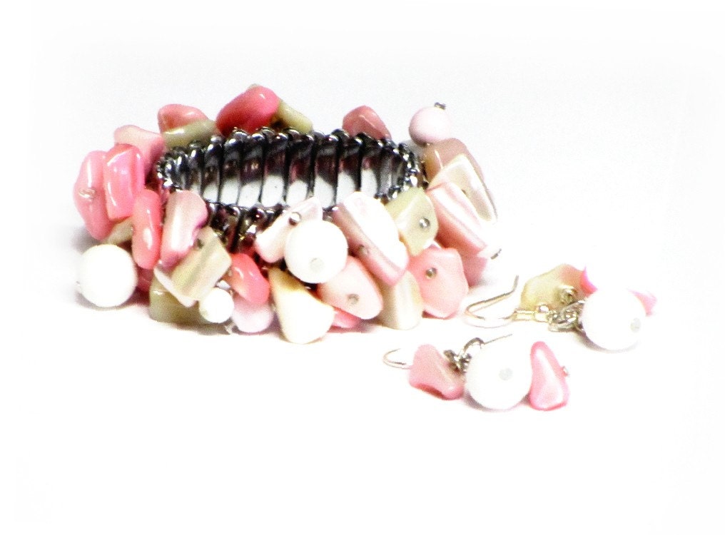 Mother of Pearl Expansion Bracelet, Peach Pink White Milk Glass Bracelet, Recycled Vintage, Boho Beach - recreated1
