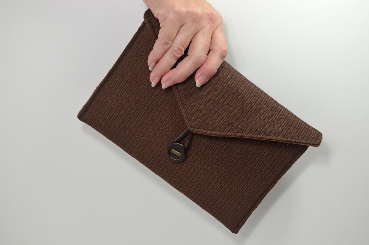 Handmade E-Reader Cover in Etsy, Nook Case, Padded Kindle Cover Made of a Brown Outdoor Fabric, Velour Lining, Button and Loop Closure