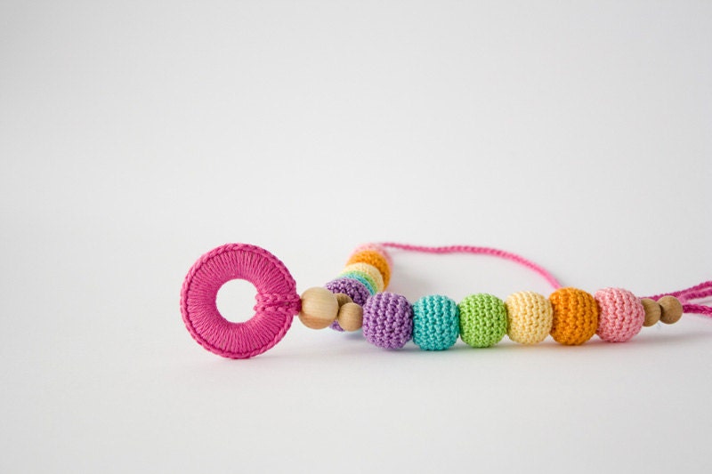 Rainbow Nursing Necklace with a pink crochet pendant - Teething Necklace - Baby Shower Gift, Babywearing, Attachment Parenting