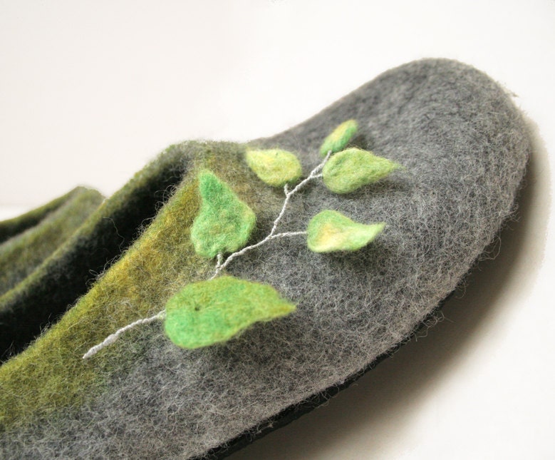 Women slippers - felted wool slippers - Grey green- wool clogs - spring fashion - cozy - vilnone