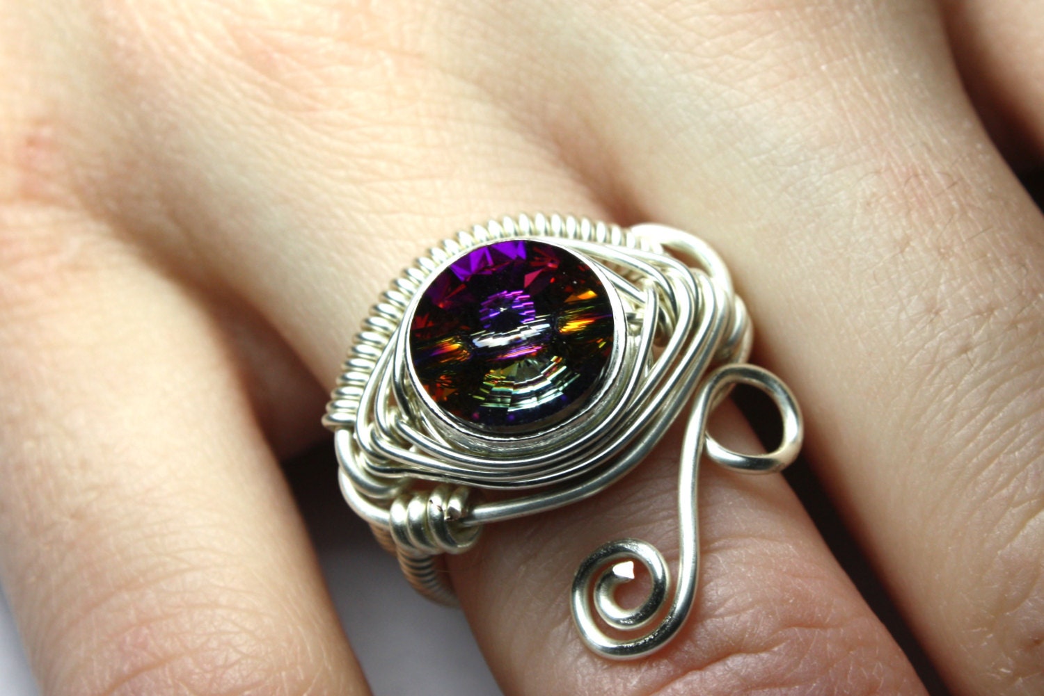 Egyptian Wire Ring - Eye of Horus - Volcano Swarovski Crystal