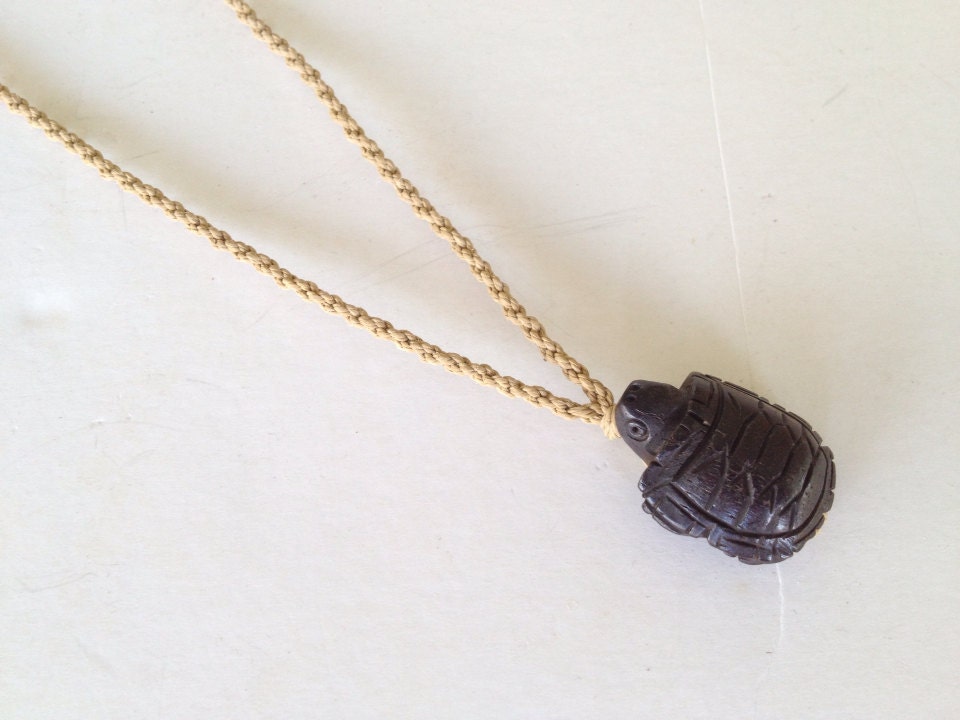 Polynesian roping with wooden Honu Pendant
