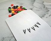 Candy buffet bags, 50 wedding favor bags, candy station bags, cake bags.  Candy pennant design.