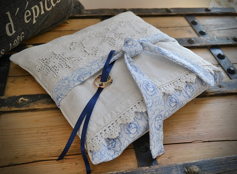 Wedding ring pillow made of antique Transylvanian linen, plain sewing, linen embroidery