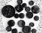 Vintage button mix in any color. (20pcs)