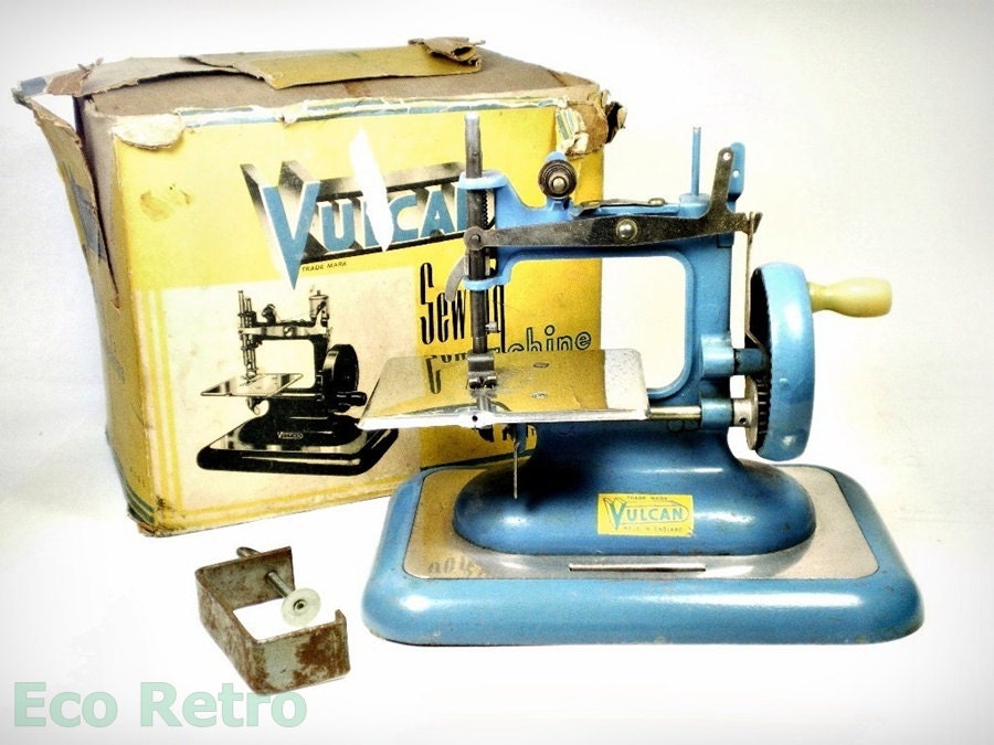Vulcan Vintage 1940's Baby Blue Child's Sewing Machine plus Box & Clamp