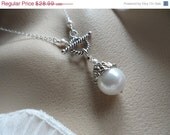 Pearl and Toggle Necklace - June Birthstone, Birthday Gifts, Bridal Jewelry, Anniversary Gifts, Gift for HER