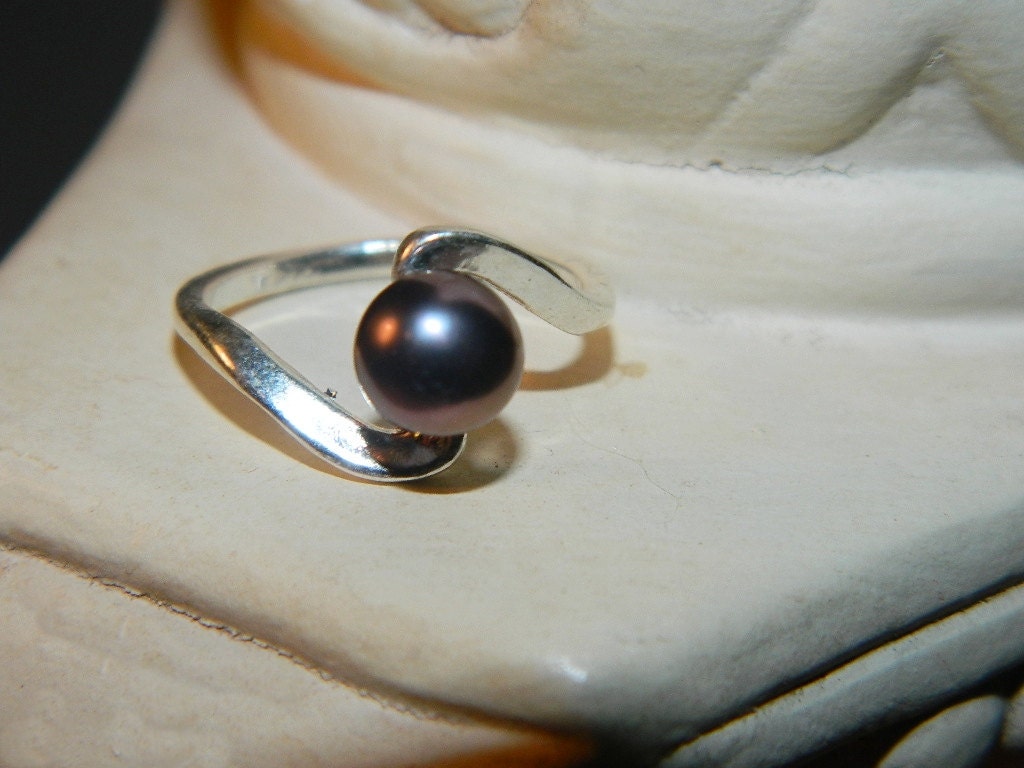 Black pearl ring