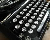 Superb vintage Remington manual 1930s typewriter new ribbon and working well , ready to use