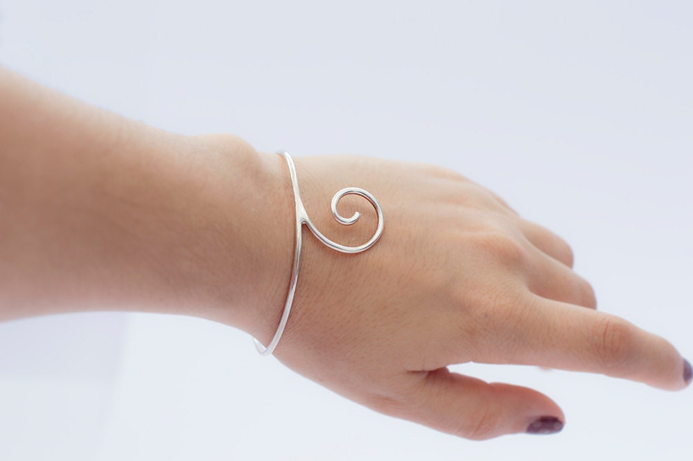 Swirly silver bangle