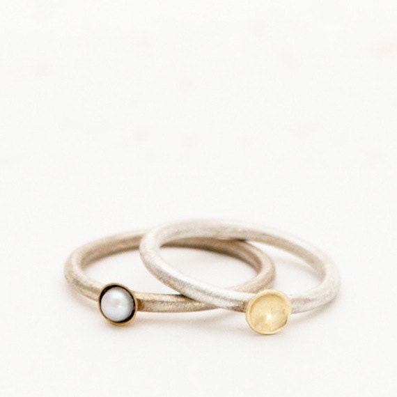Silver ring with gold dish and freshwater pearl