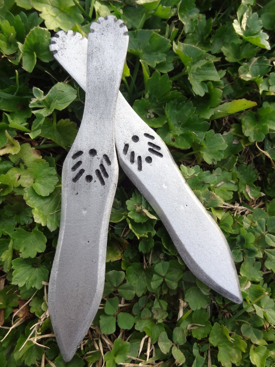Assassin's Throwing Knives
