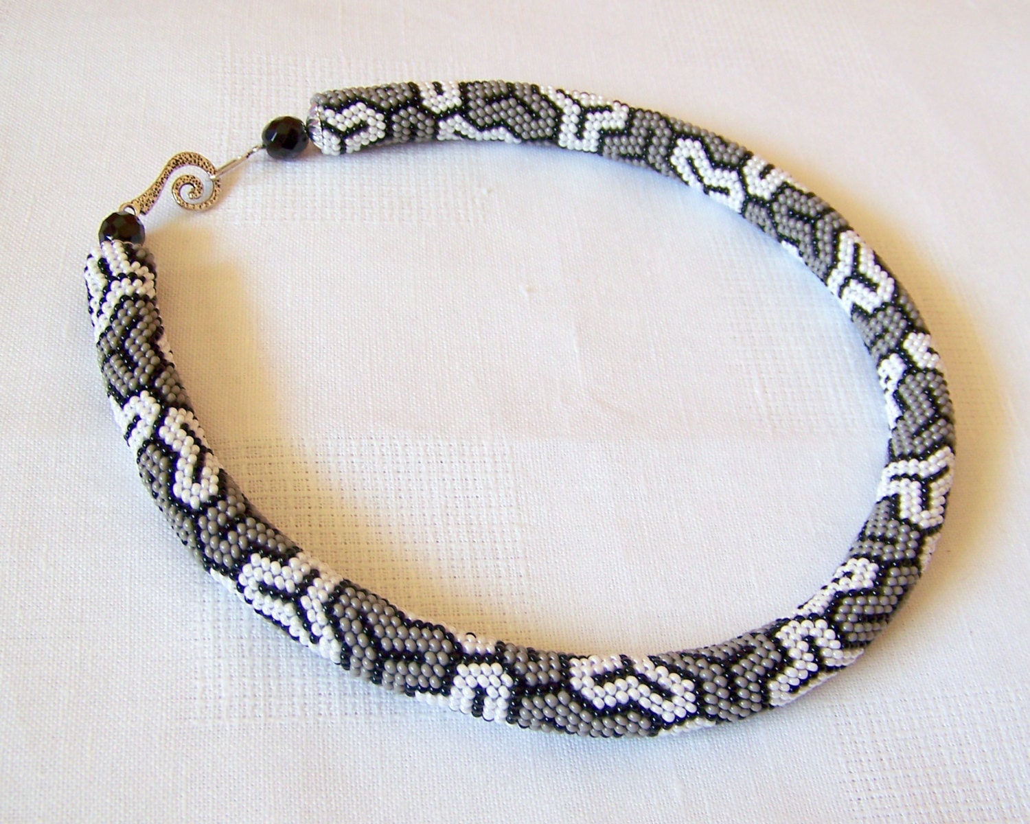 Bead crochet necklace with geometric pattern - Beaded rope necklace - Handmade jewellery - Beadwork - Grey white black