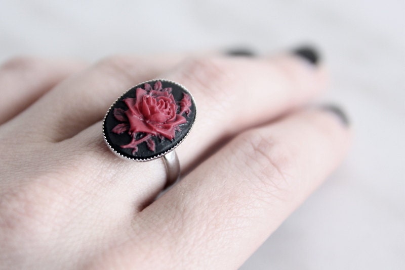 Red Roses Ring