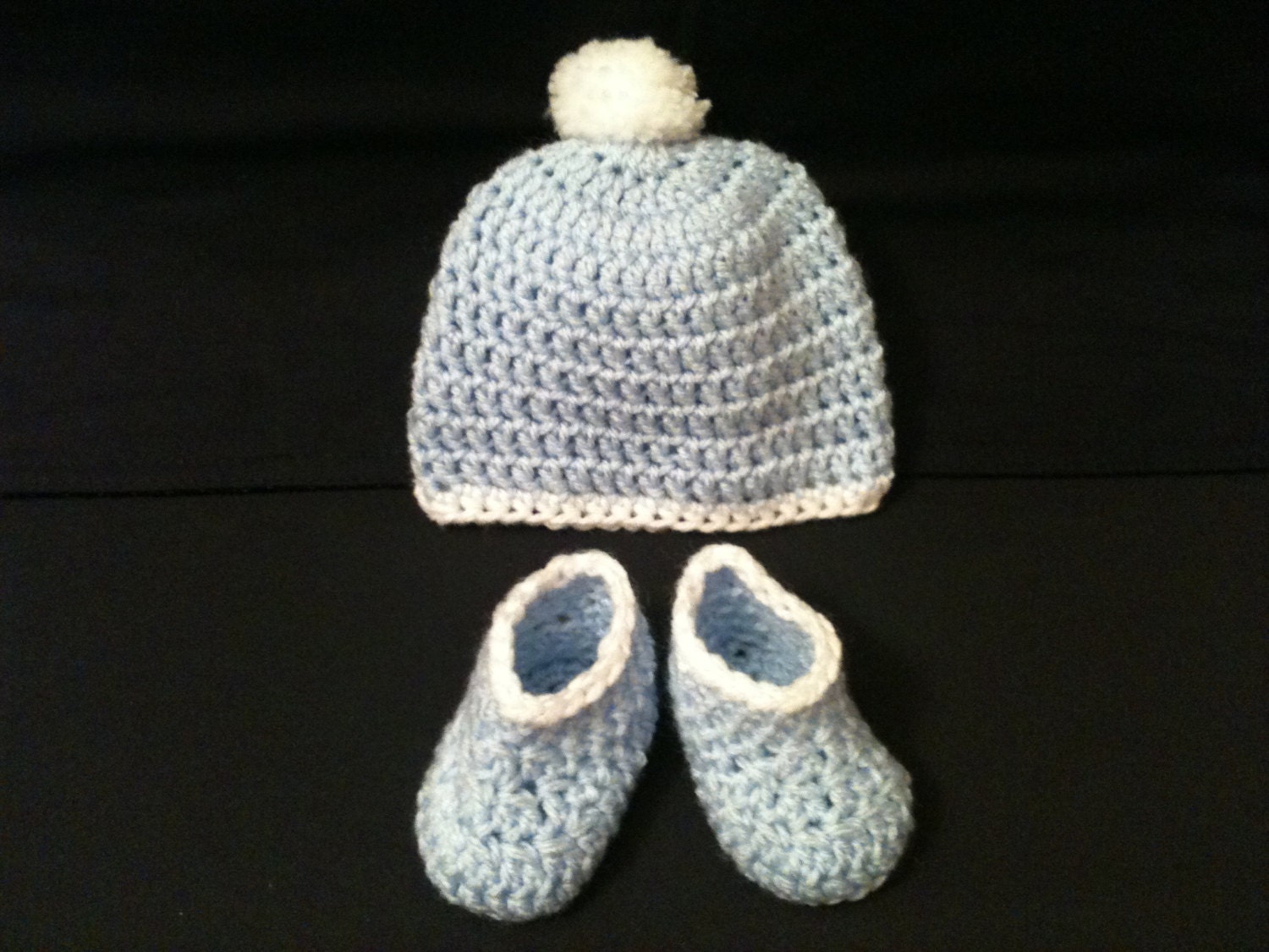 Light Blue and White PomPom Beanie and Booties Set - Newborn to 3 months boy - Hand Crochet Baby Hat and Shoes - Newborn Photo Prop