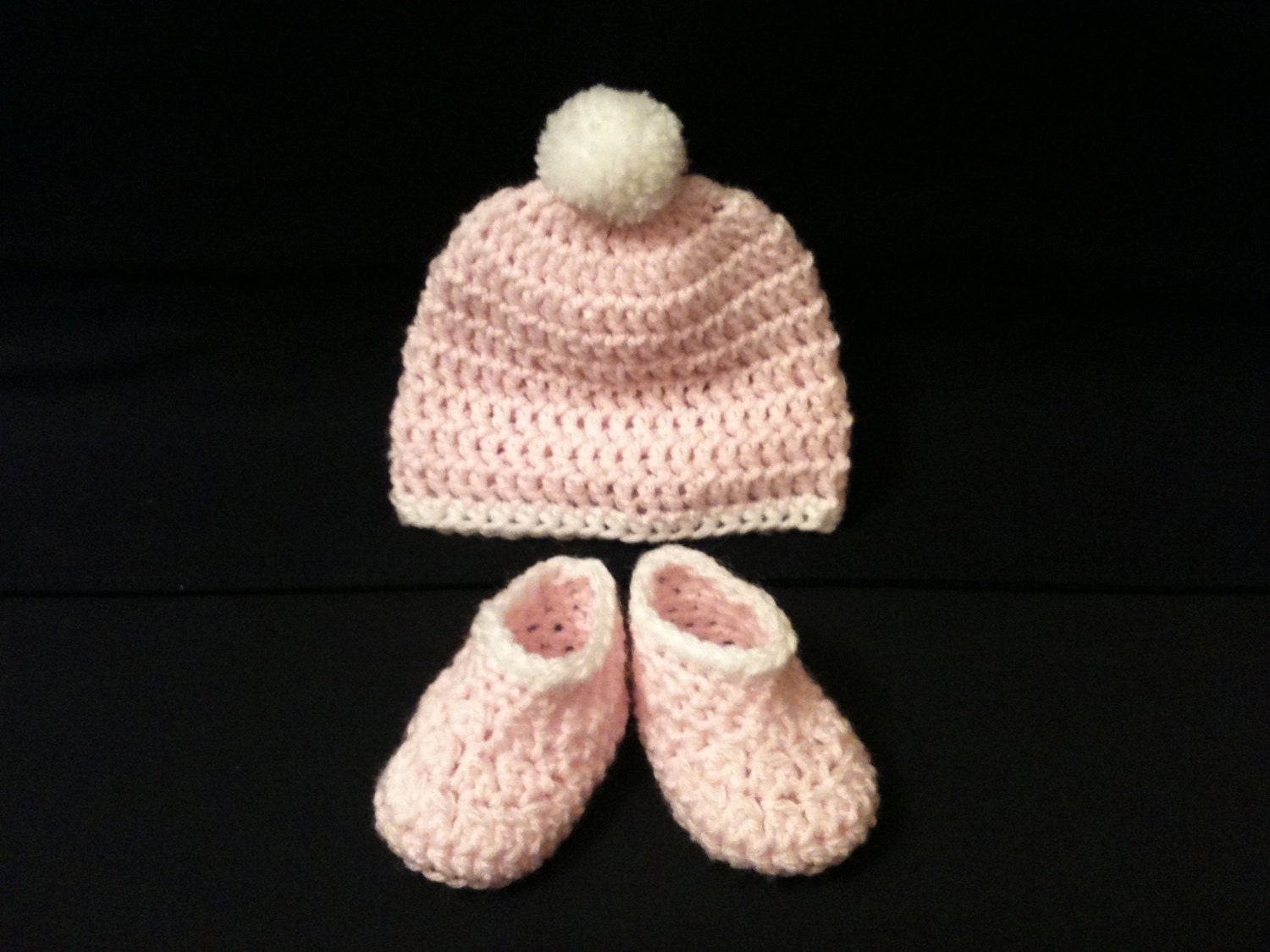 Light Pink and White PomPom Beanie and Booties Set - Newborn to 3 months girl - Hand Crochet Baby Hat and Shoes- Newborn Photography Prop