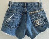 high waist frayed shorts with pocket designs