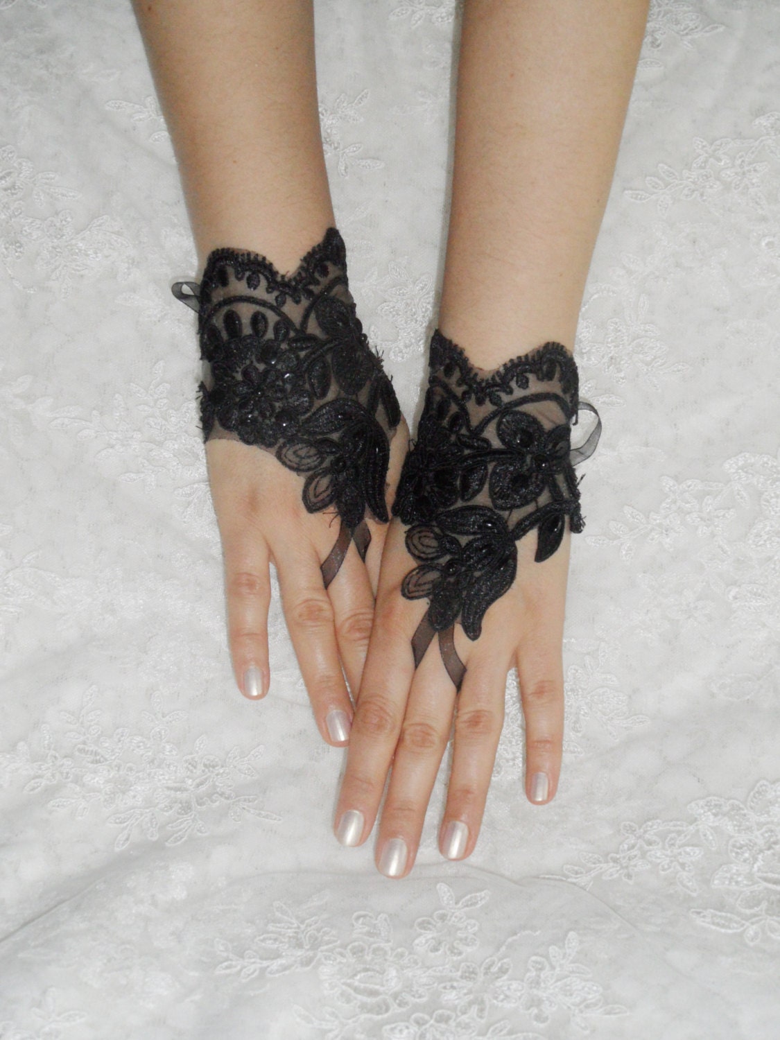 FREE SHIP --- Wedding gloves, bridal gloves, fingerless lace, steampunk, black gloves, victorian, lolita, sexy belly dance