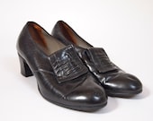 Vintage 1940s black leather low heeled shoes with leather flap detail on toe size 6 UK Dr Wilbur's Speciality shoes of Pontings Kensington