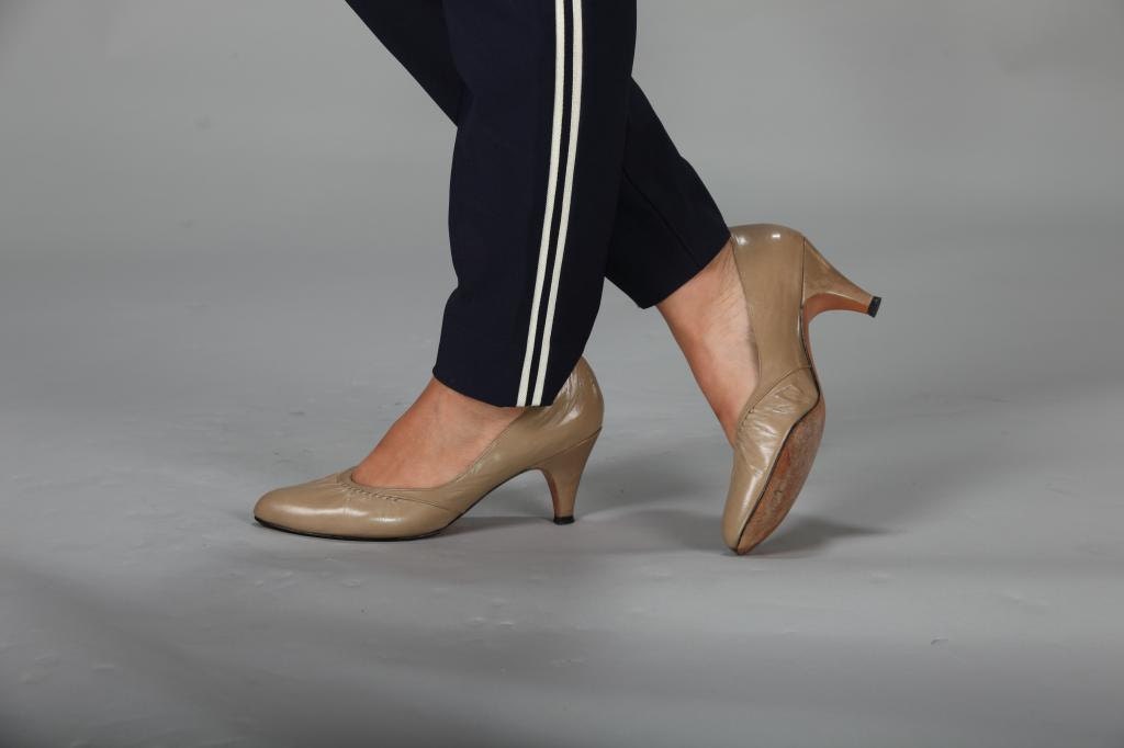 Sam Bork Vtg 1970s SHOES Taupe Women High Heel PUMPS Size 8 wide