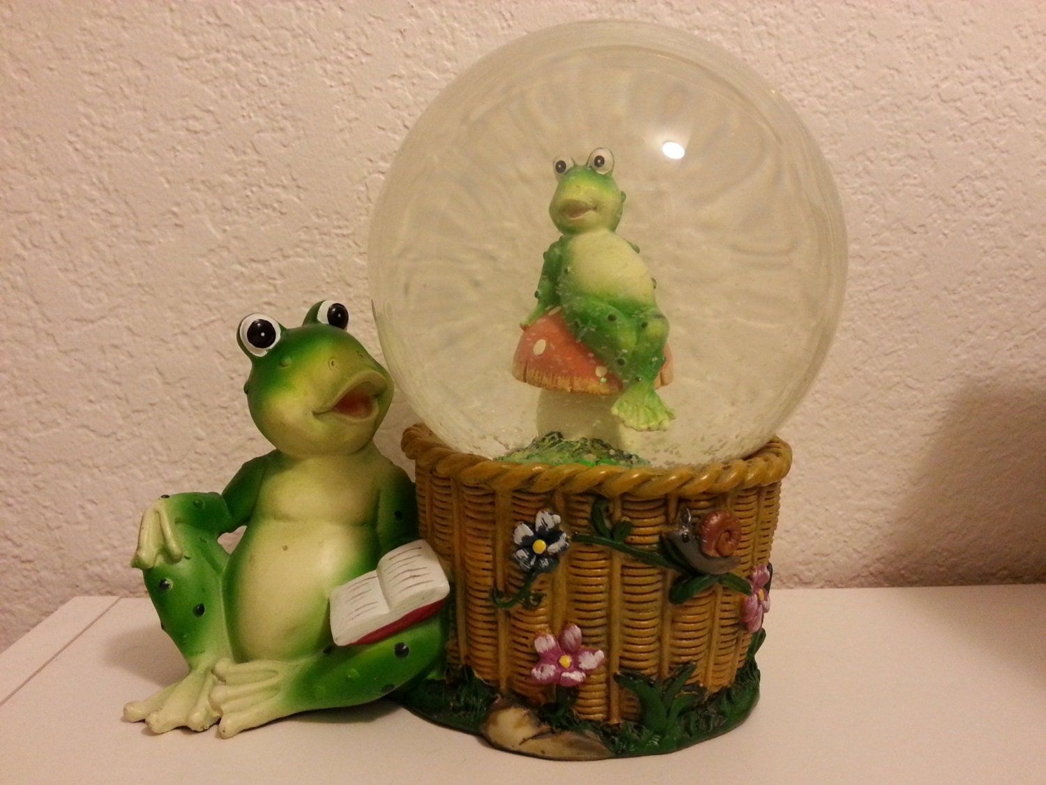 Frog Snow Globe