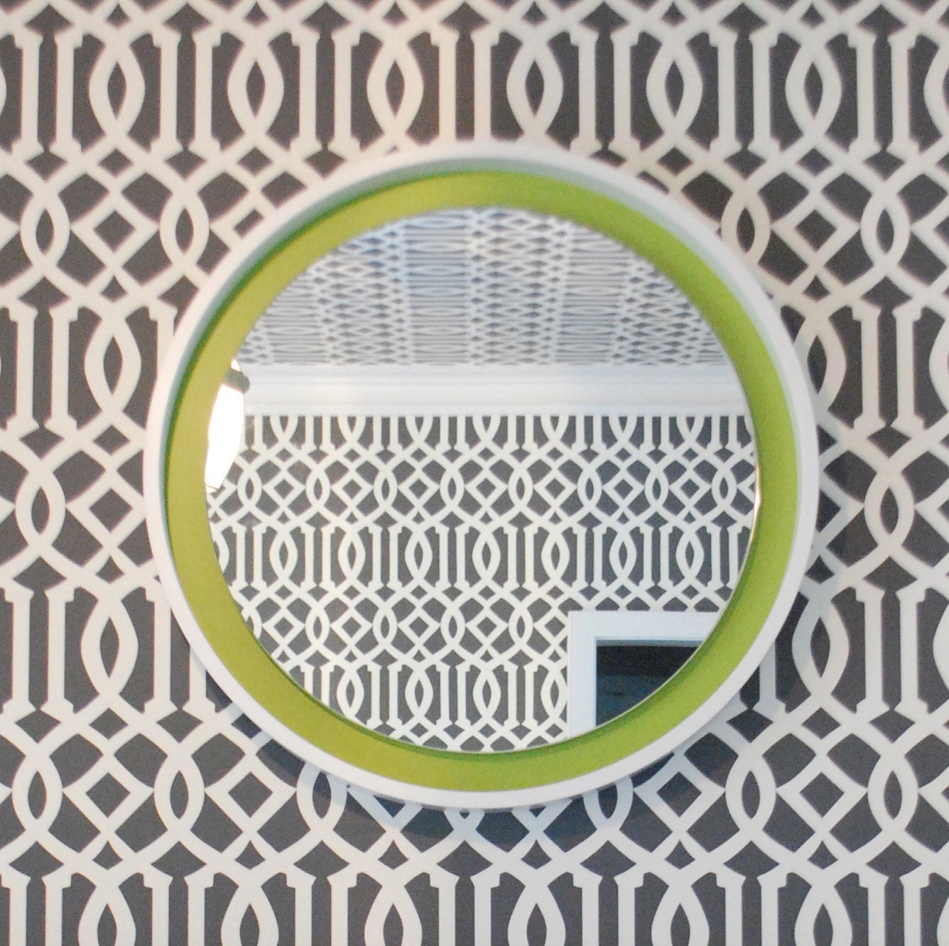 CUSTOM Round Wooden Mirror with Painted Reveal (Color and Size of your Choice) - Bathroom Vanity Mirror, Foyer Mirror, Hanging Wall Decor
