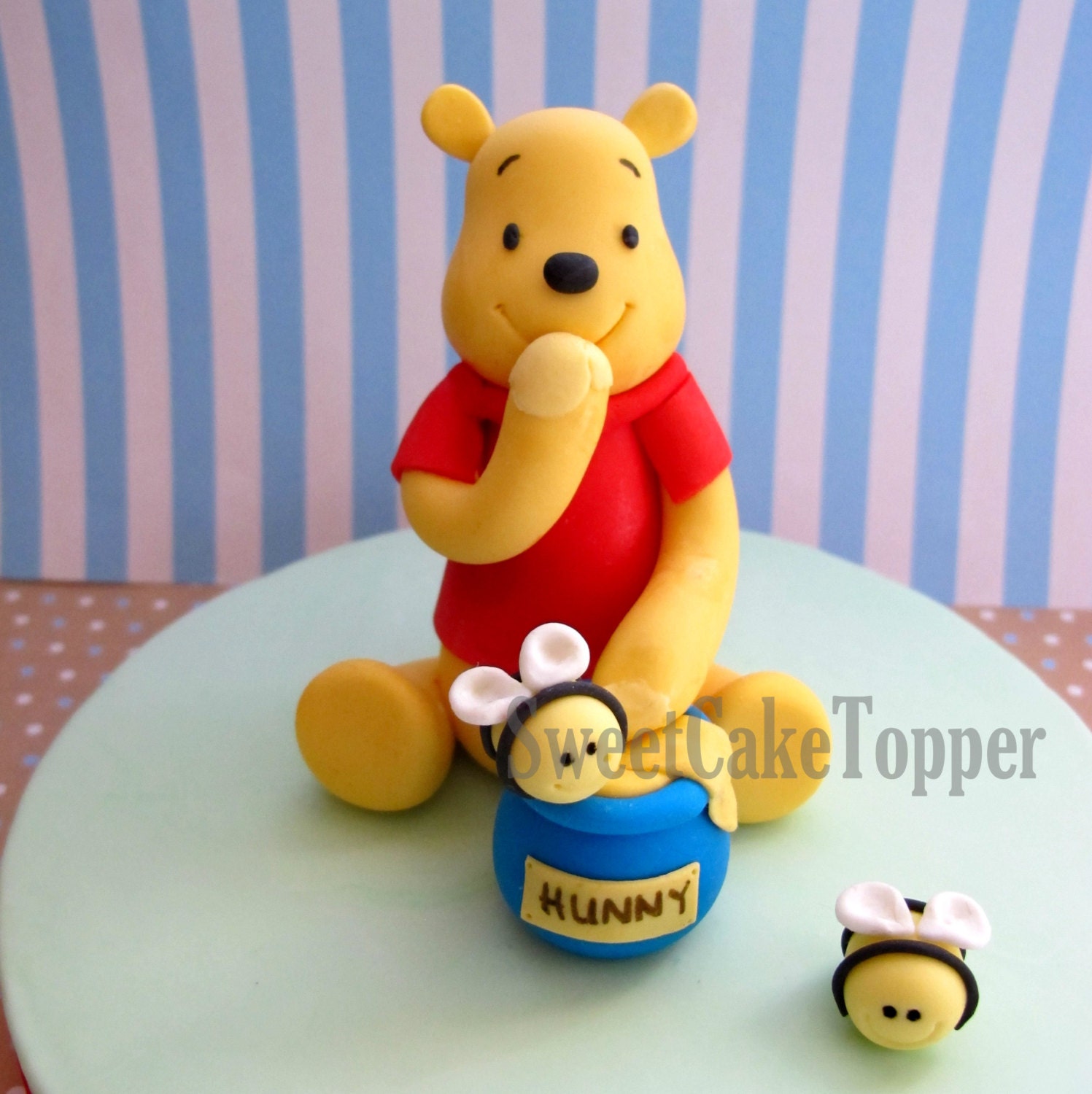 Items similar to Winnie the Pooh Inspired Fondant Cake ...