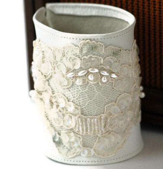 OOAK Bridal ivory lace on leather cuff - Bridal pearly lace on white repurposed leather - REINE-des-BOIS - Eco-Friendly