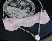 Romantic white lace on leather necklace - CAMÉLINA - Boho chic ivory leaf lace, upcycled pink leather, floral porcelain bead - Eco-Friendly