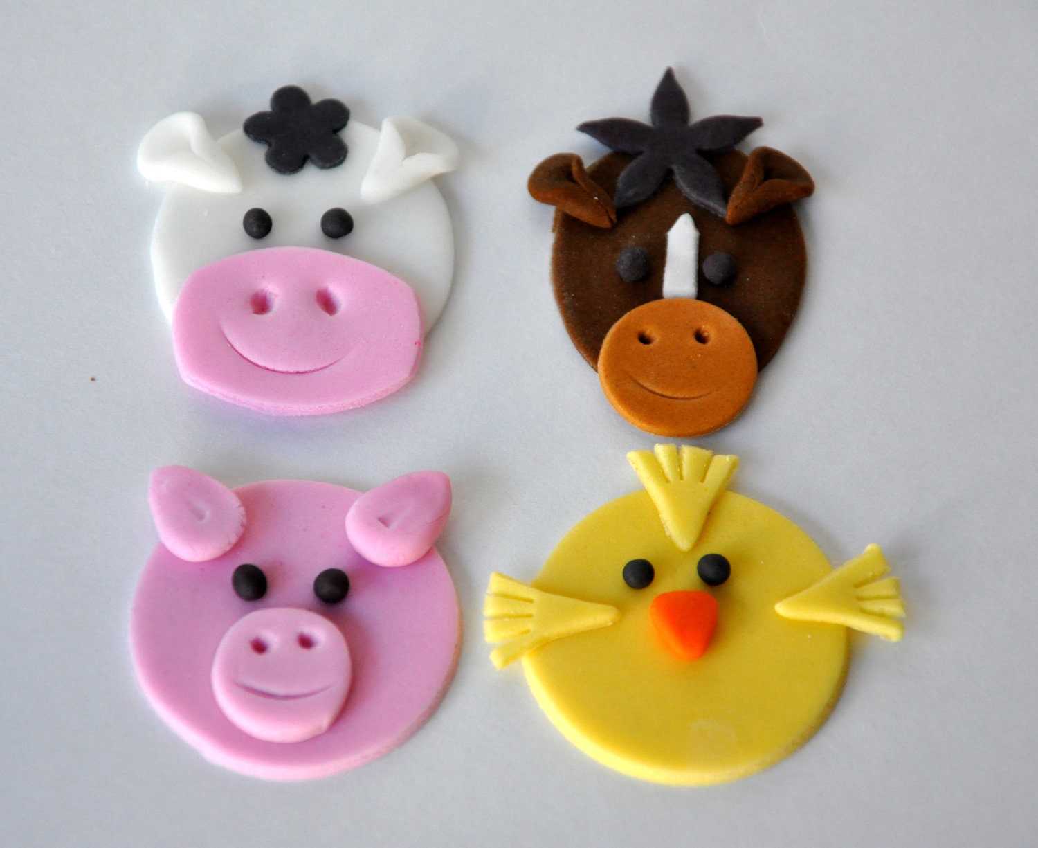 Edible ANIMAL Cupcake Topper - Farm Animals - Cow, horse, pig, chick made of Fondant Il_170x135