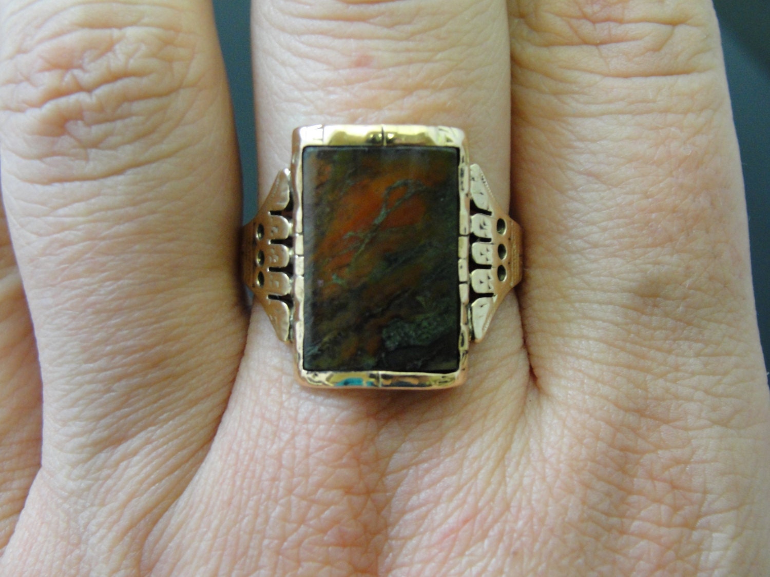 10k Rose Gold and Moss Agate Mens or Ladies Victorian Ring, Rare Barrel Cut RGAGT102D