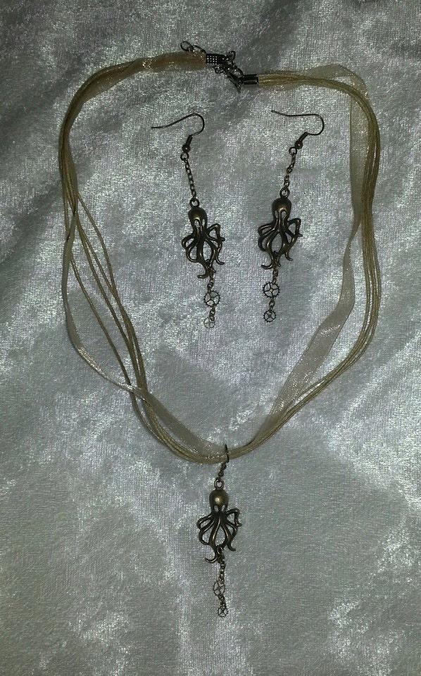 Steampunk gear / squid earrings & choker set. Your choice of choker/necklace. Ready to ship with gift bag, makes a great present :-)
