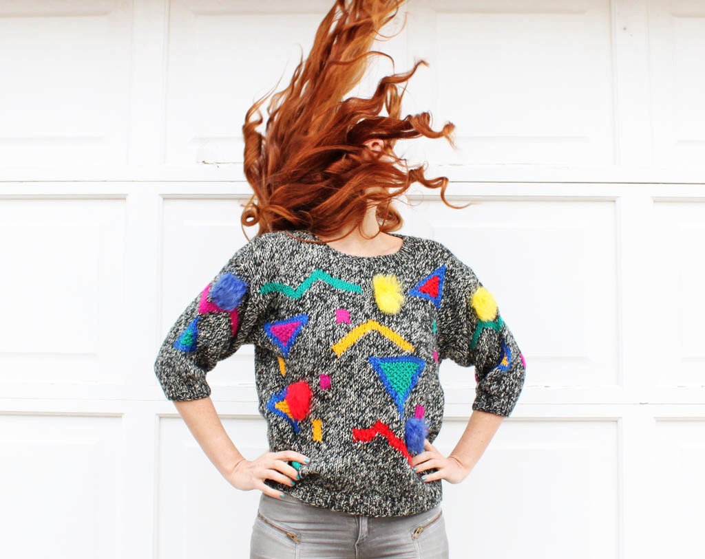 V I N T A G E grey sweater with colorful geometric print and fur patches