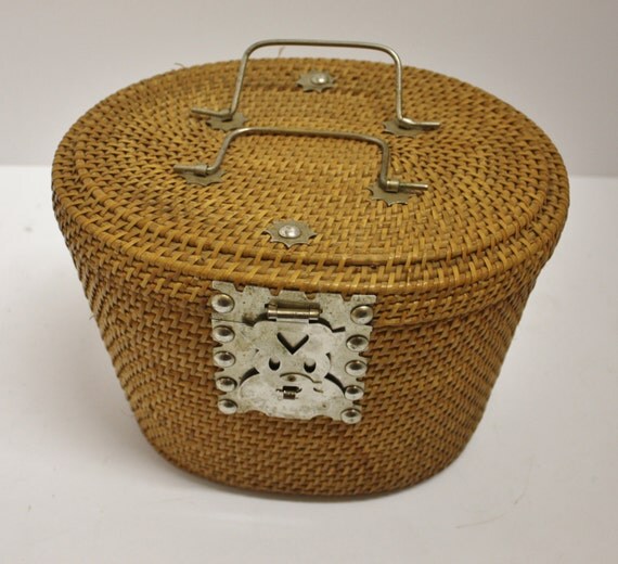 Vintage Picnic Basket Tea Set Oriental Teapot 2 by SpeakEasySales