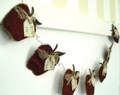 Primitive Apple Garland Red Quilt Fabric Wallhanging Wire Hanger