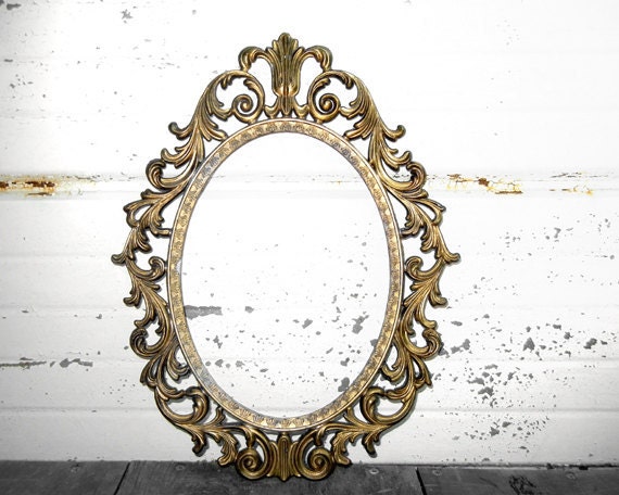 One Small 4x6 Ornate Gold Oval Metal FRAME - Sweet 4 x 6 Round Oval Victorian Brass - Brown Dark Gold Metal Frame - TheDistressingGirl