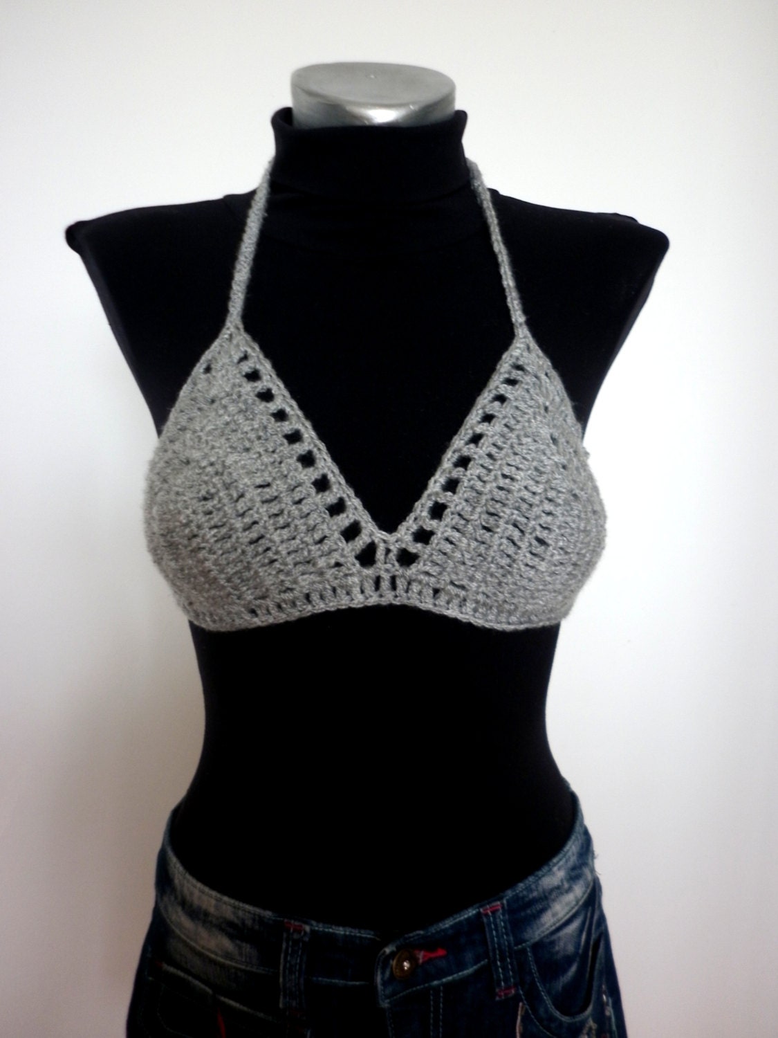 what bra to wear with backless halter top